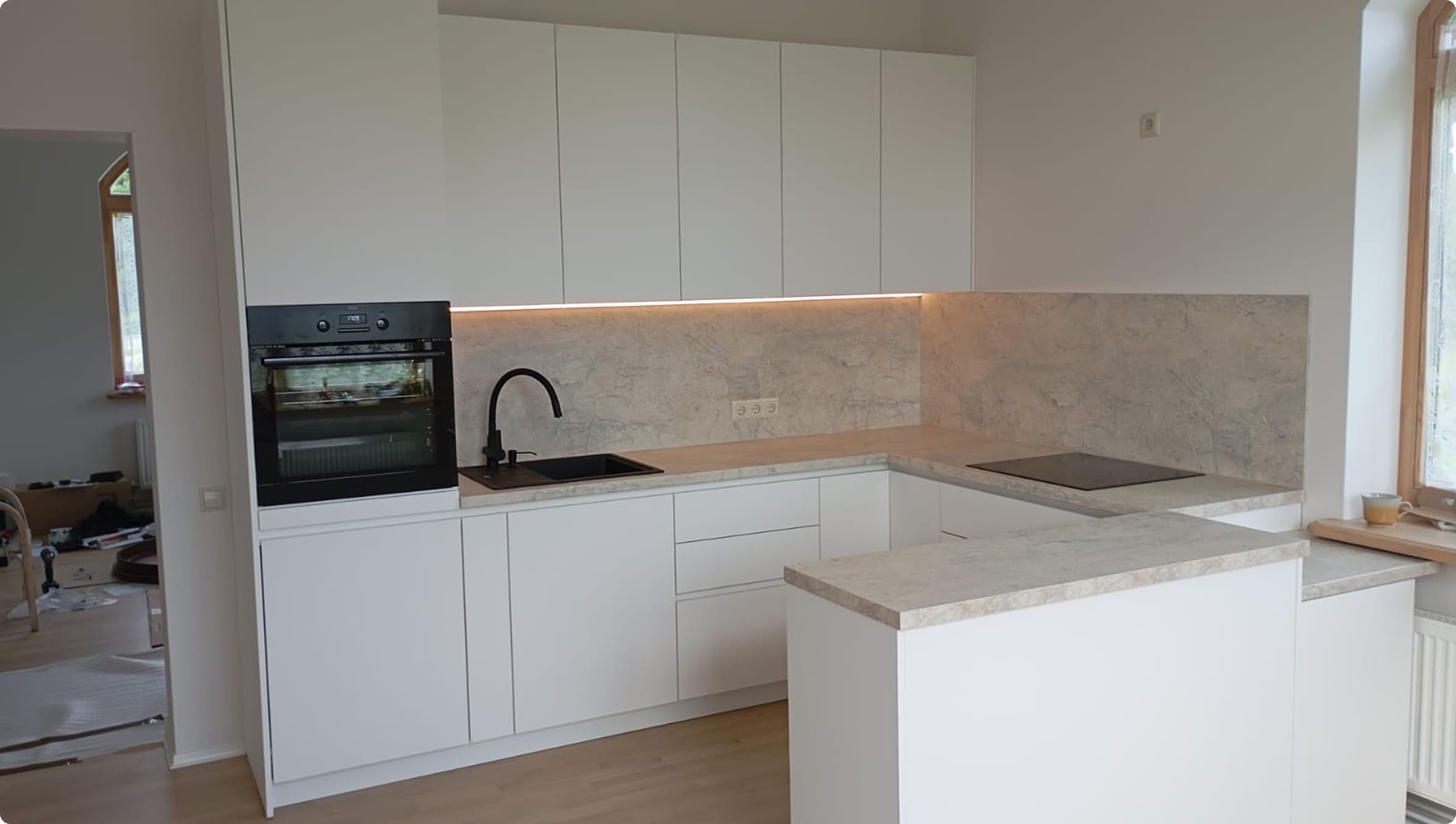 {{ images.GqfWPYeYUK.alt }}