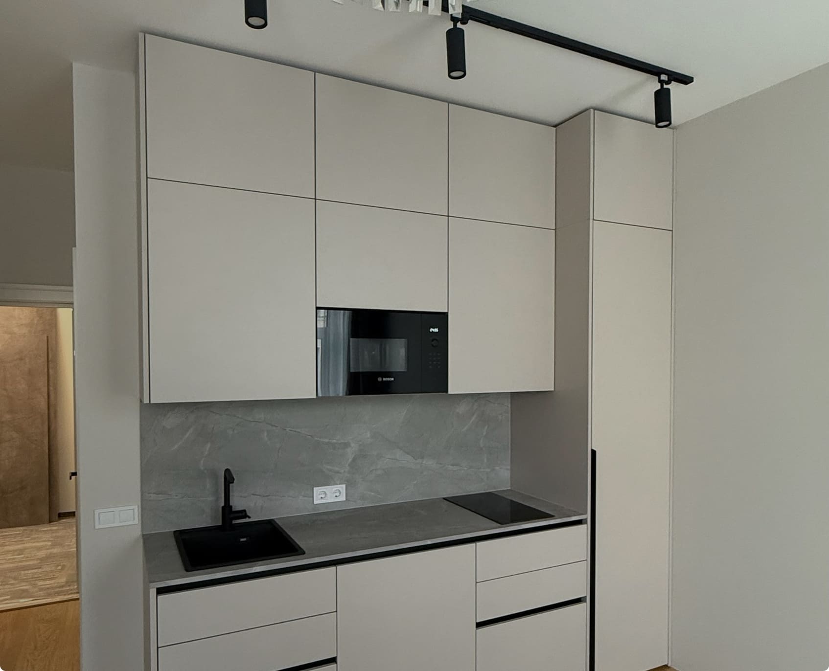 {{ images.eIDprJUWUs.alt }}