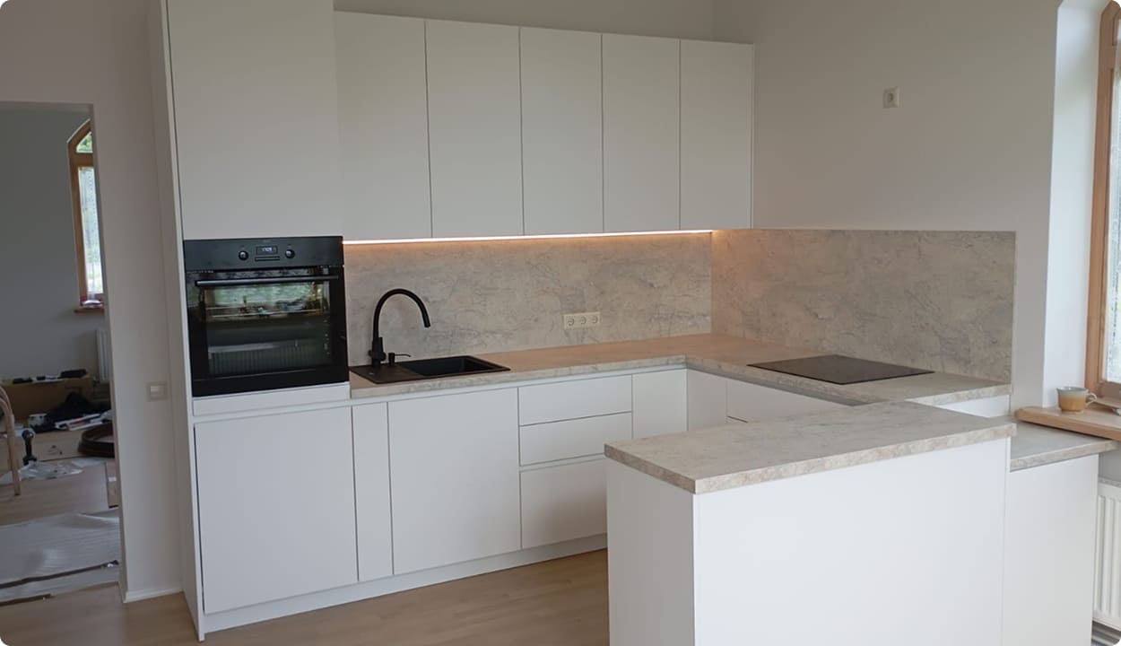 {{ images.sGbSCxUuQE.alt }}